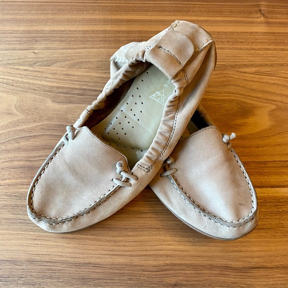 NOT FOR SALE Hush Puppies Suede Moccasin Loafers - Picture 7 of 7